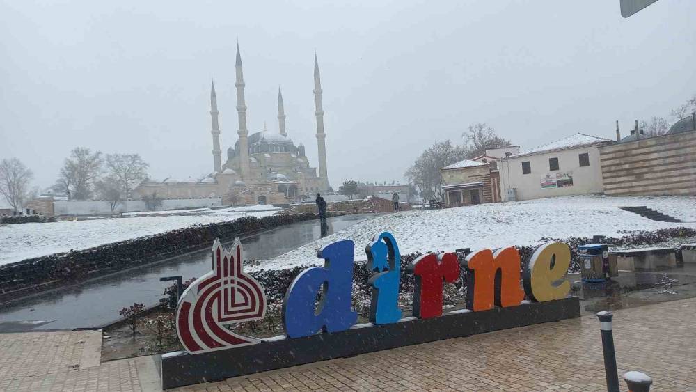 Edirne’de kar yağışı 4. gününde etkisini artırıyor
