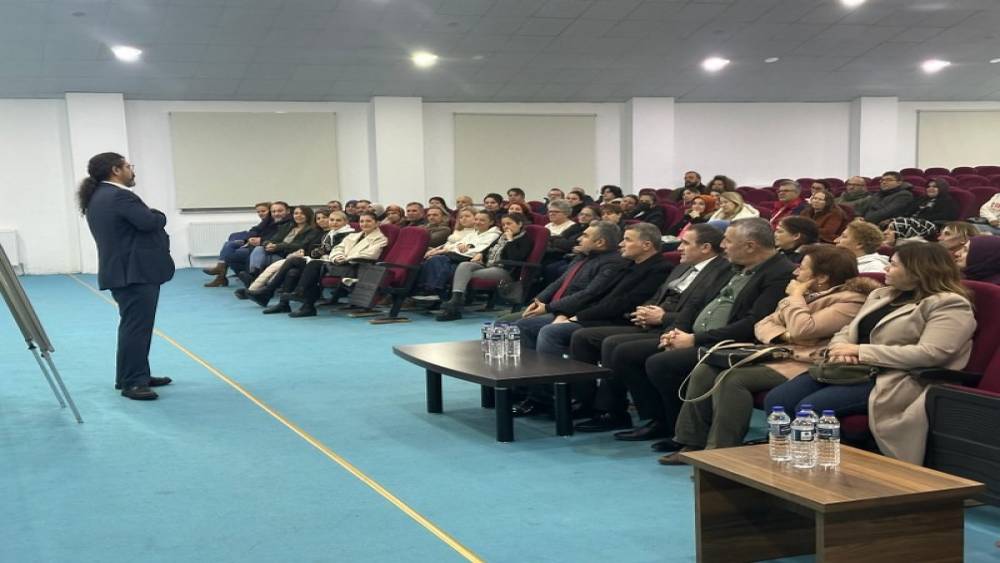 Kaymakam İlyas Memiş, veli akademisi seminerine katıldı
