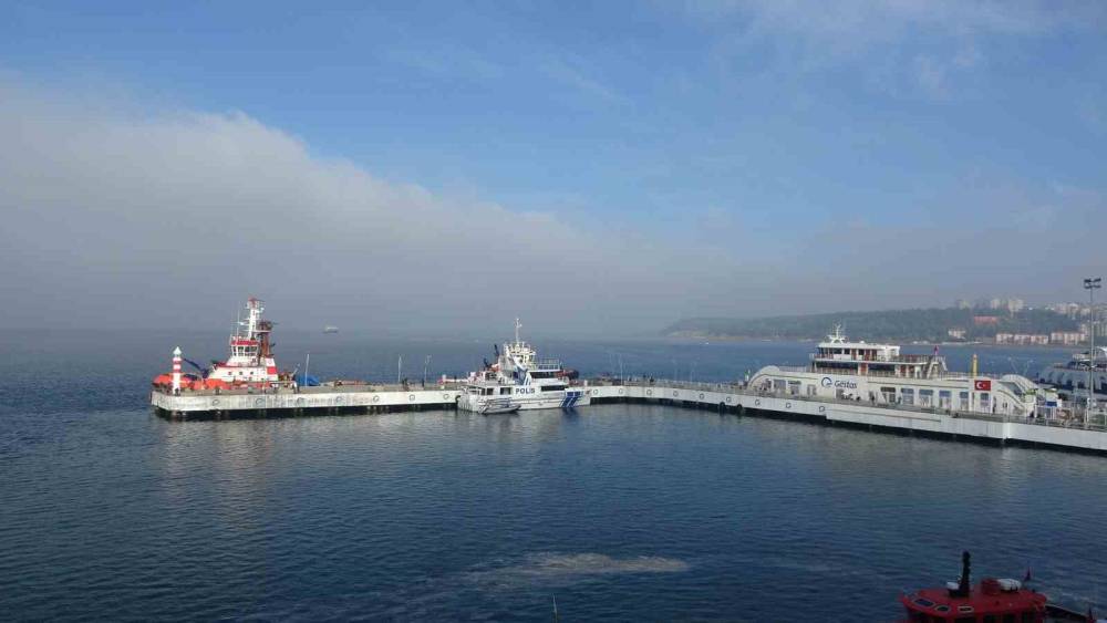 Çanakkale Boğazı sisin etkisini yitirmesiyle gemi geçişlerine tekrar açıldı
