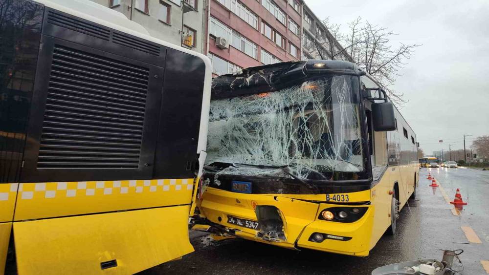 Fatih’te kaza yapan İETT otobüsleri ortalığı birbirine kattı
