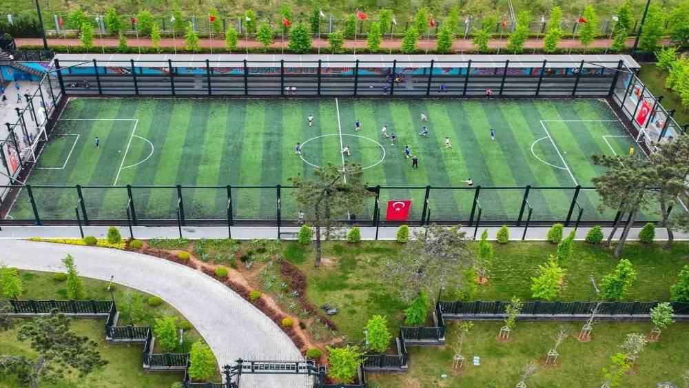 Ümraniye’de spora büyük yatırım: 93 yeni saha hizmete sunuldu
